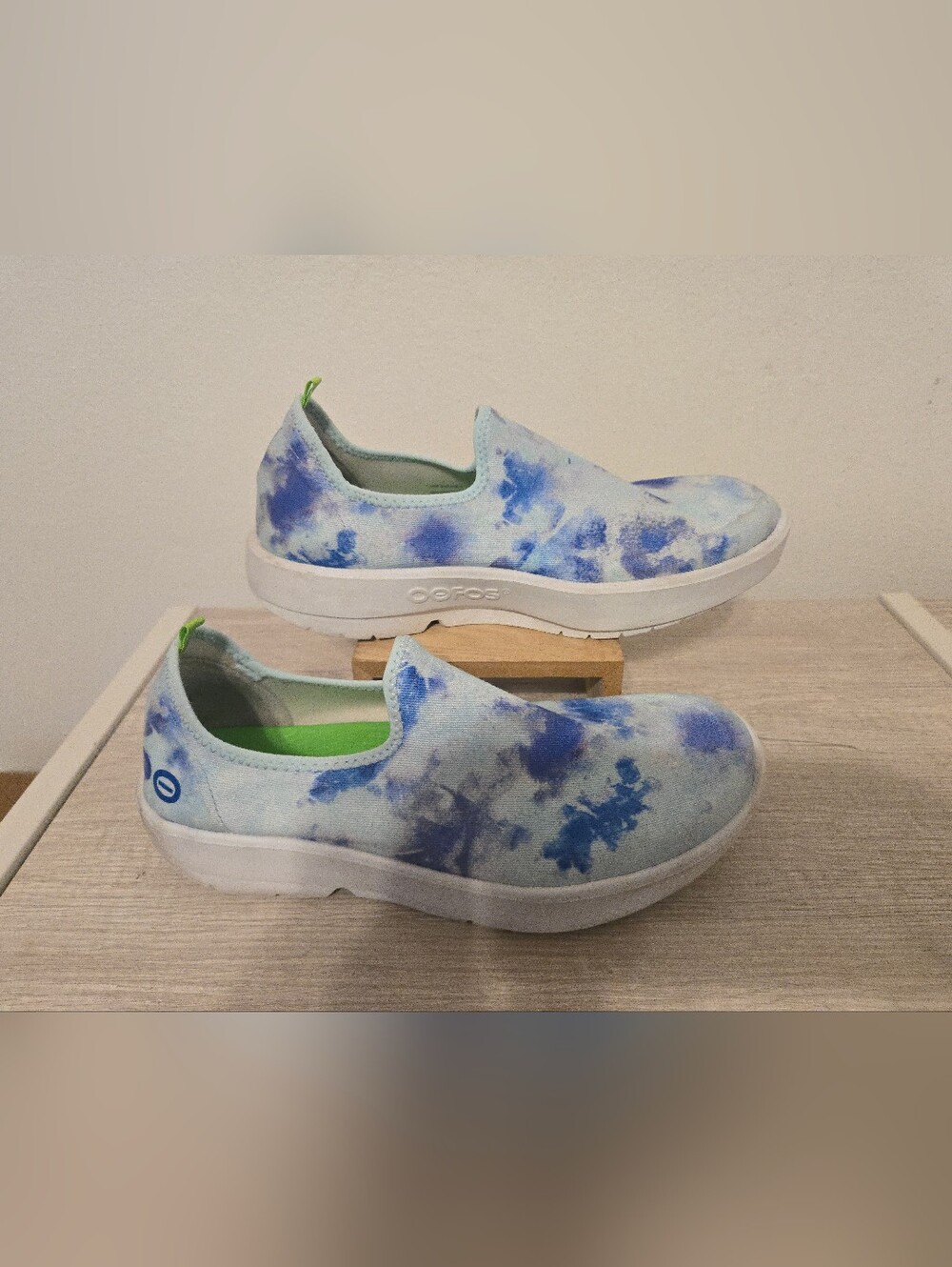 OOFOS Oomg Eezee Purple Blue Tie Dye Slip On Shoes Womens 9.5